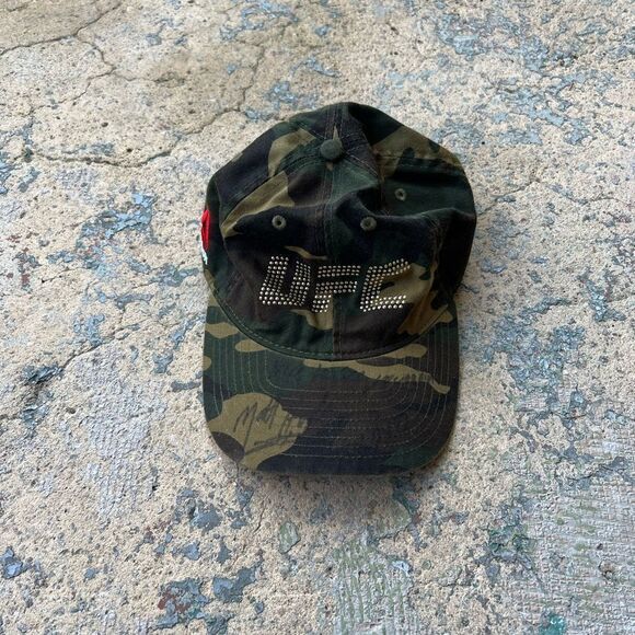 UFC MATT HUGHES AUTOGRAPH - Picture 1 of 4